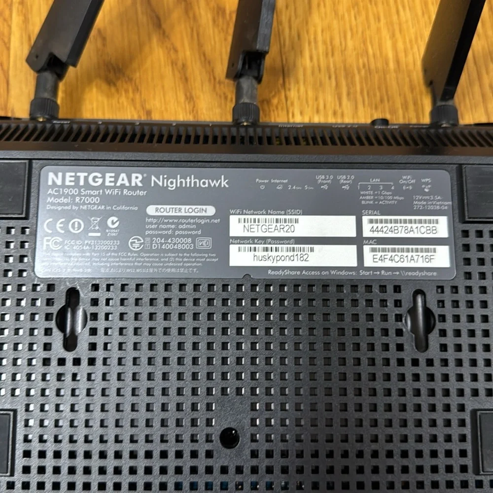 NETGEAR Nighthawk AC1900 Smart WiFi Router, Model R7000 - Picture 6 of 8